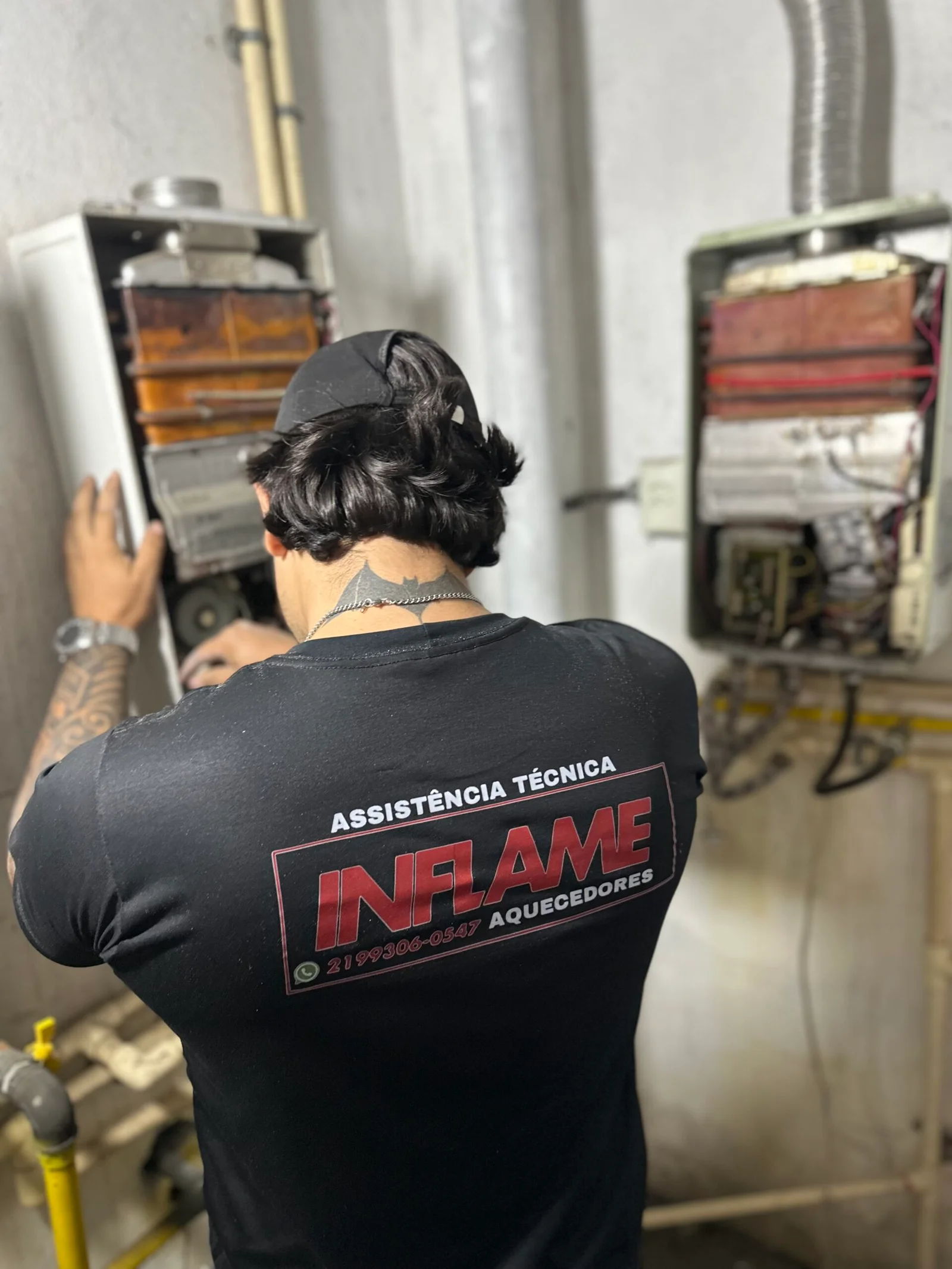Reserva térmica, tubulação e equipamentos de aquecimento em obra executada pela Inflame
